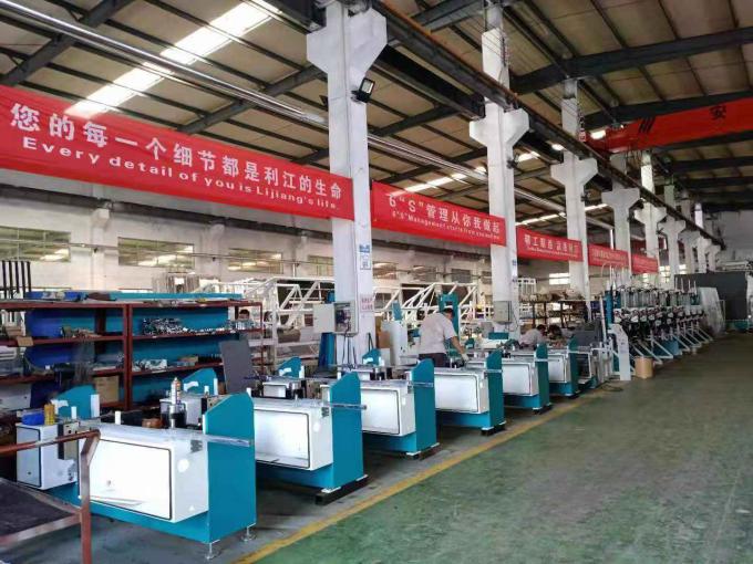 एआई सिस्टम के साथ वर्टिकल इंसुलेटिंग ग्लास प्रोडक्शन लाइन गैस फिलिंग और प्रेसिंग रोबोट 9