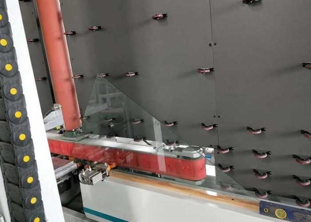 50 मीटर / मिनट कम ई इंसुलेटिंग ग्लास मशीन डबल ग्लेज़िंग सीलेंट पंप विथ सीलिंग रोबोट