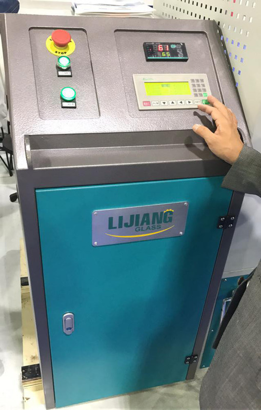 LJGZ2020 Desiccant भरने की मशीन स्वचालित रूप से स्पेसर फ्रेम में ड्रिलिंग छेद की कार्रवाई को स्वचालित रूप से प्राप्त कर सकती है