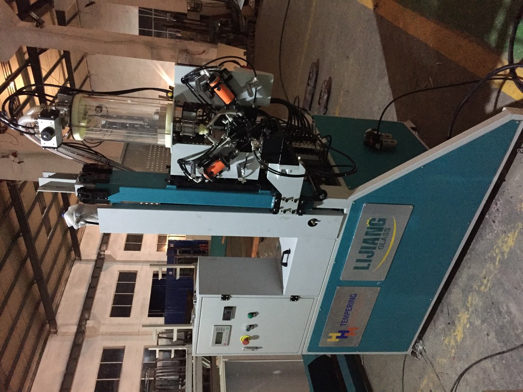 Desiccant भरने की मशीन स्वचालित रूप से स्पेसर फ्रेम में ड्रिलिंग छेद की कार्रवाई को स्वचालित रूप से प्राप्त कर सकती है