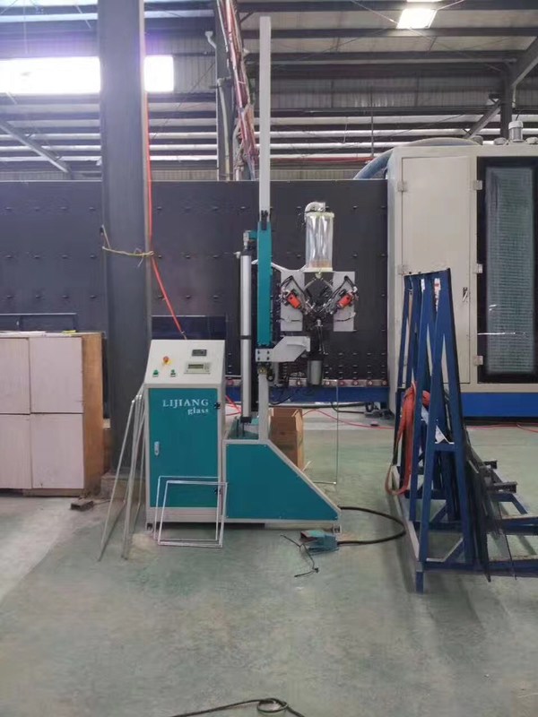 Desiccant भरने की मशीन स्वचालित रूप से स्पेसर फ्रेम्स में स्वचालित रूप से ड्रिलिंग छेद की क्रियाओं को प्राप्त करती है