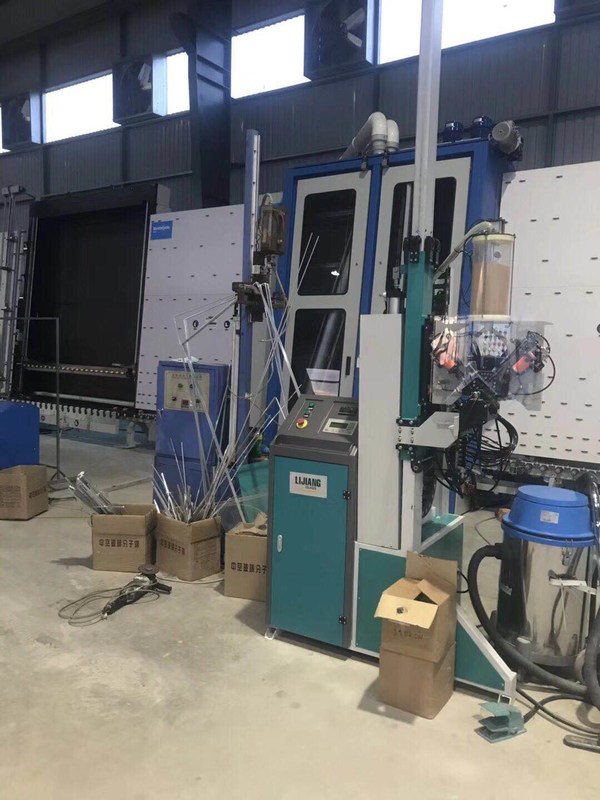 स्पेसर फ्रेम में स्वचालित रूप से इन्सुलेट ग्लास उत्पादन लाइन Desiccant फिलिंग मशीन