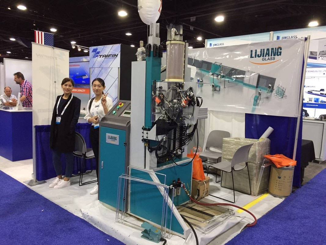 Desiccant भरने की मशीन स्वचालित रूप से स्पेसर फ्रेम में ड्रिलिंग छेद की कार्रवाई को स्वचालित रूप से प्राप्त कर सकती है