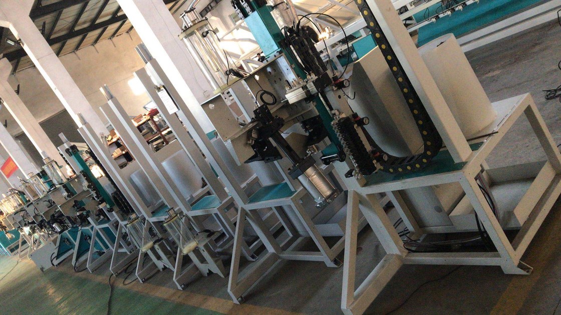 Desiccant भरने की मशीन स्वचालित रूप से स्पेसर फ्रेम्स में स्वचालित रूप से ड्रिलिंग छेद की क्रियाओं को प्राप्त करती है