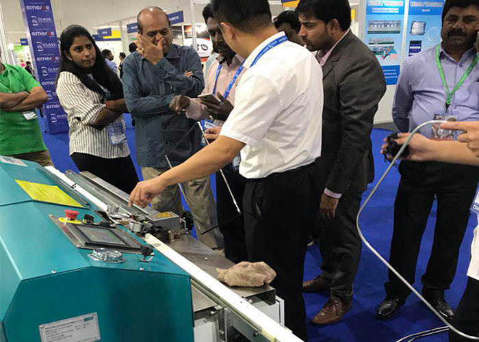 डबल ग्लास सील करने के लिए कोटिंग स्पेसर फ्रेम के लिए स्वचालित ब्यूटाइल एक्सट्रूडर मशीन का उपयोग किया जाता है